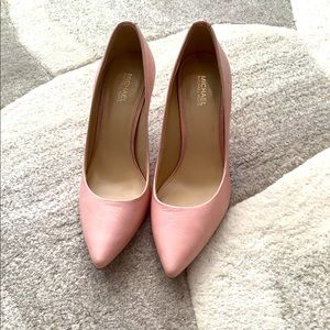 Michel Kors blush pink pump